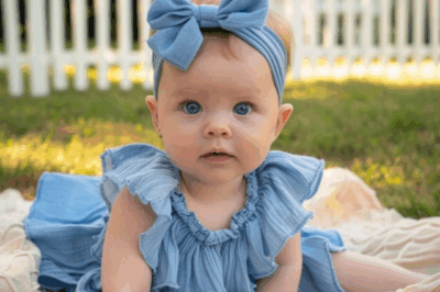 SHOCKING: The Snooty Socialites Laughed At The ‘Poor’ Baby In The Plain Blue Onesie Sitting Alone In The Dirt, Mistaking Him For The Help’s Unwanted Child! 😱💔 THEY HAD NO CLUE That This “Serene” Infant Is Actually The Secret Billionaire Heir Who Just Inherited The Entire Estate And He’s About To Evict Them All! 👑🏰💅🔥