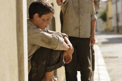 “MOM… HE WAS IN YOUR TUMMY WITH ME… SAID THE SON, POINTING AT THE STREET CHILD”